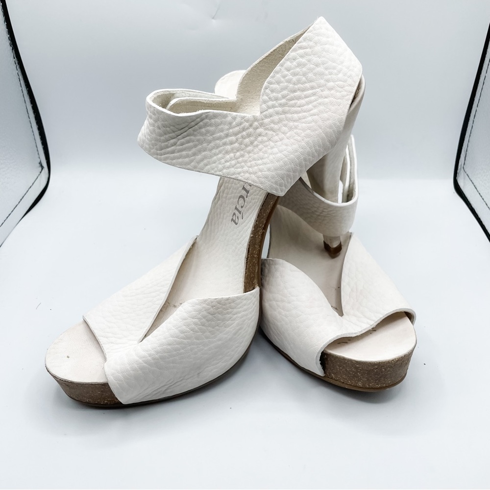 Pedro Garcia White Heels
